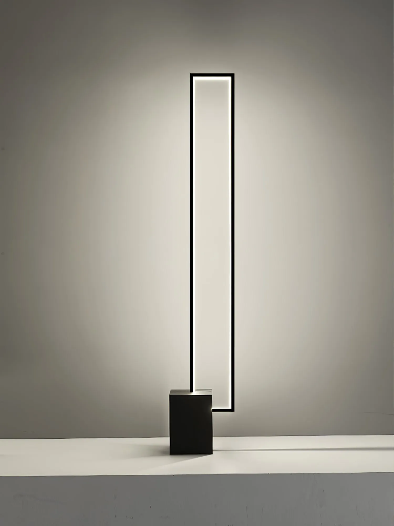 Edge Floor Lamp