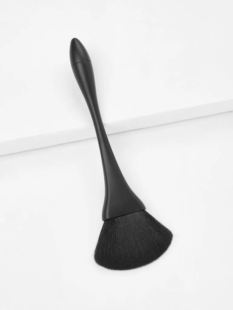 Fan Shaped Professional Makeup Brush 1Pc